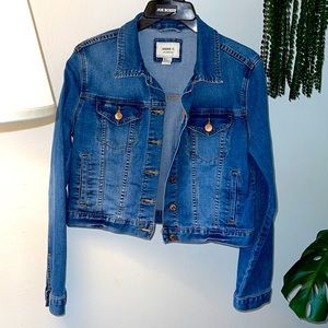 Chaqueta azul estilo casual